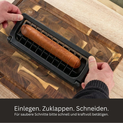 Schwarzer Currywurstschneider